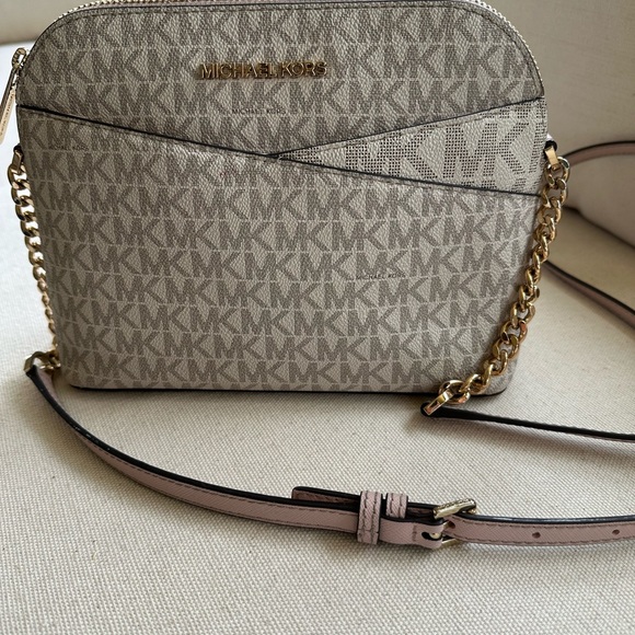 Michael Kors Beige and Gold Women's BagMichael Kors jet set crossbody bag - Picture 6 of 8